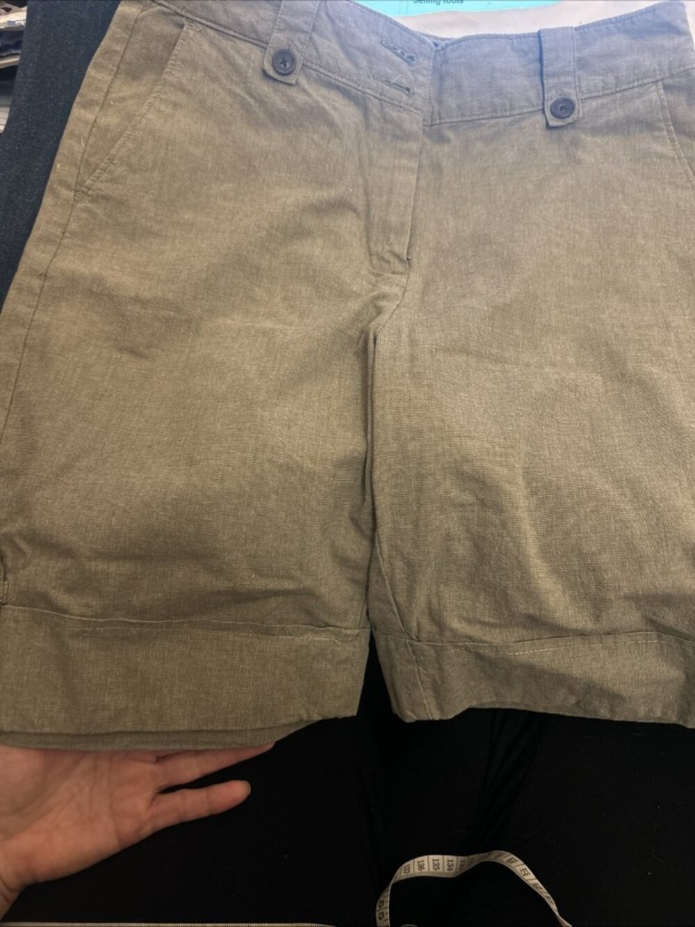 Basic Editions Shorts sz 4 beige kaki green Mom Shorts classic fit Walking Long